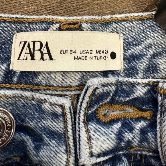 Zara Jeans Womens Sz 2 Light Wash Blue Denim Distressed Ripped Straight Leg - Picture 5 of 6